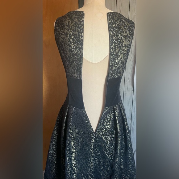 Julien Paris size 2 metallic gold black sleeveless dress - Picture 4 of 12